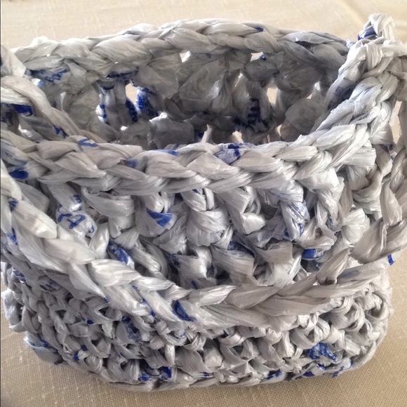 HAND CRAFTED Crossbody Bag Coin Purse Set Crochet Plarn - Picture 6 of 8